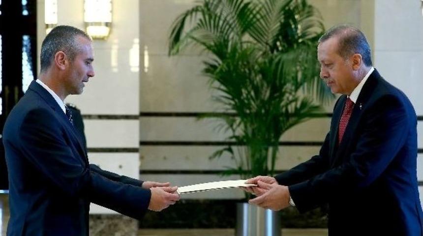 Slovenya B&uuml;y&uuml;kel&ccedil;isi Cumhurbaşkanı Erdoğan&rsquo;a G&uuml;ven Mektubunu Sundu