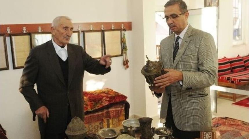 Eğitim G&ouml;n&uuml;ll&uuml;s&uuml; Mehmet Kıdeyş&rsquo;ten &Uuml;niversite K&uuml;lt&uuml;r Evine Destek