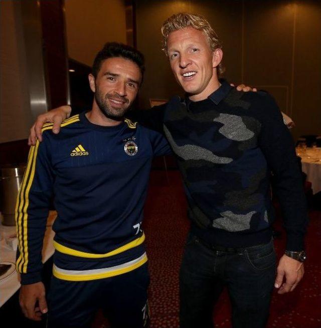 Kuyt Fenerbahçe’yi Ziyaret Etti