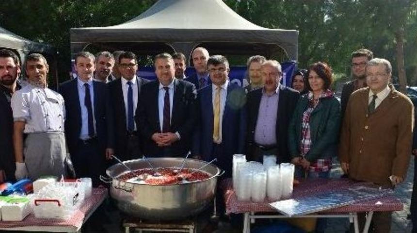 Yunusemre Belediyesi&rsquo;nden Cb&uuml;&rsquo;de Aşure İkramı