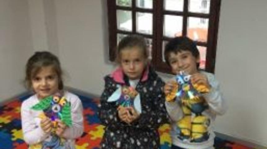 &Ccedil;ocuklar, Uğur B&ouml;ceği At&ouml;lyesinde