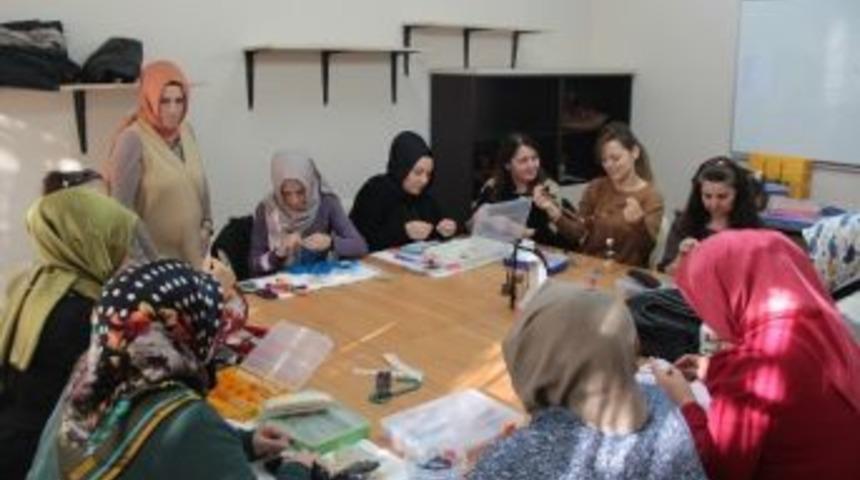 Takı Tasarım Kursları Yeni D&ouml;nemde Eğitimlerini S&uuml;rd&uuml;r&uuml;yor