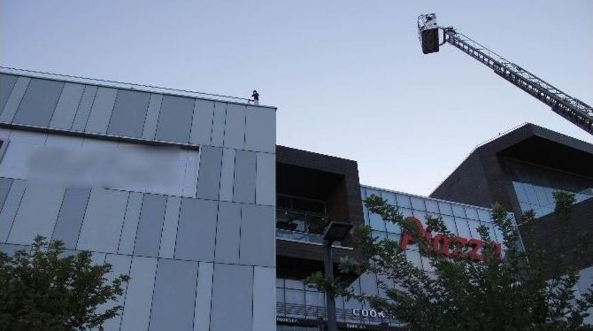 İşsiz Gen&ccedil; Avm&rsquo;de İntihara Kalkıştı