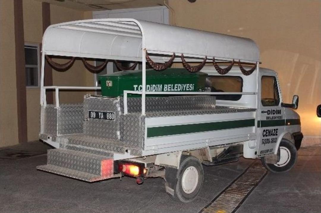 Didim&rsquo;de 15 M&uuml;lteci Denizin Ortasında Mahsur Kaldı