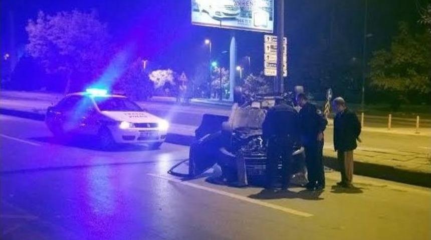 Kontrolden &Ccedil;ıkan Otomobil Takla Attı: 2 Yaralı