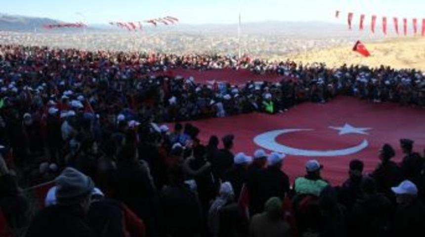 Dadaşlar Ecdadın Yolunda Y&uuml;r&uuml;yor