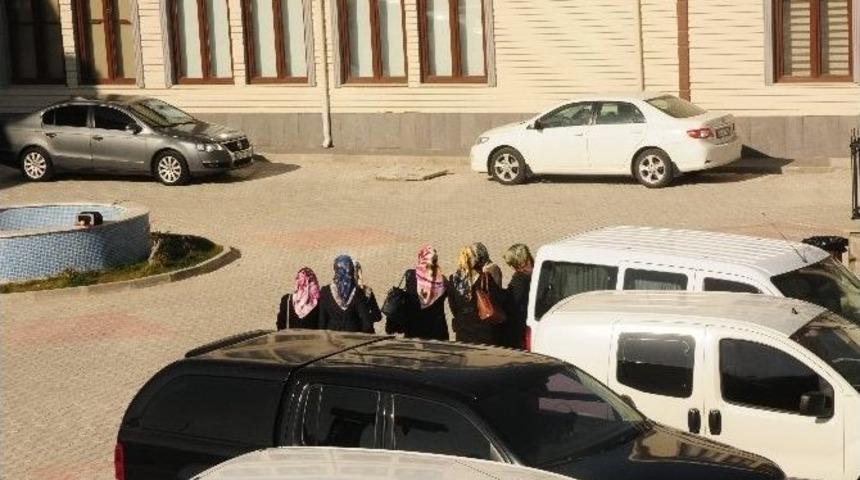 G&uuml;len Cemaatine Ait Okullara Operasyon