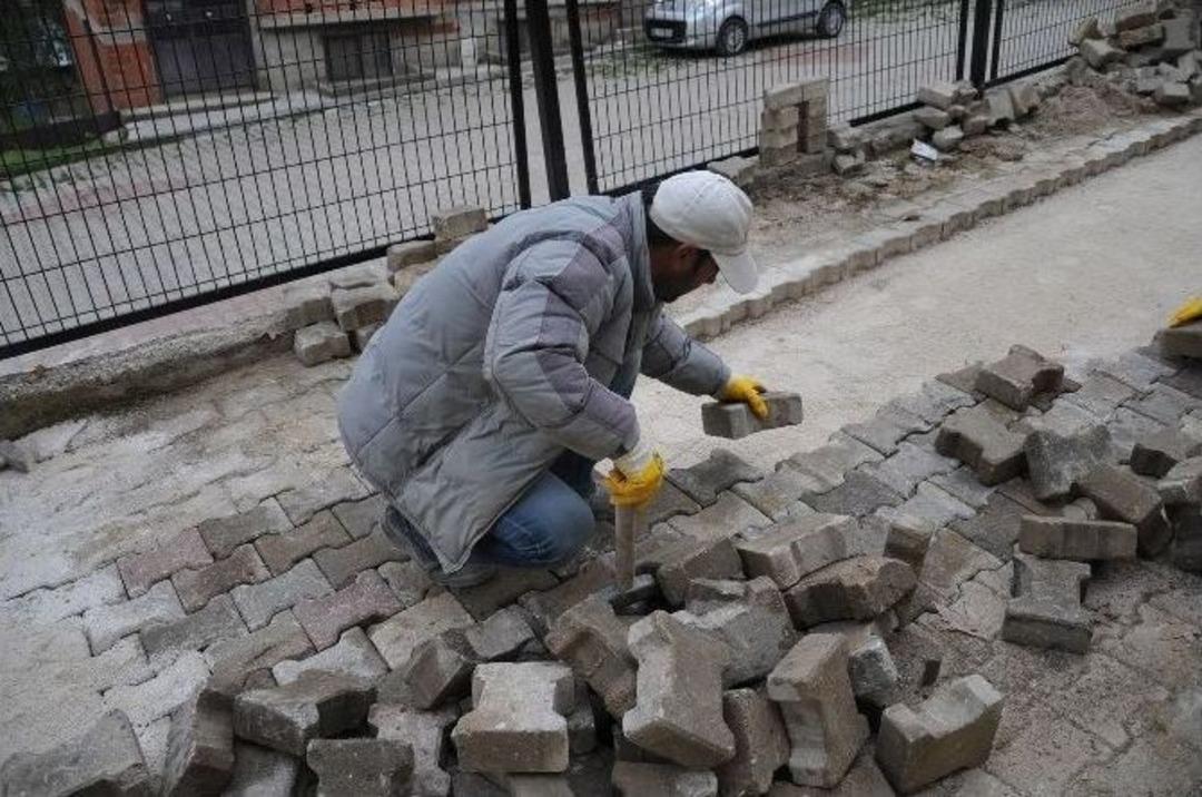 Kilit Parke Taşı Sokaklarda Bakım &Ccedil;alışmaları S&uuml;r&uuml;yor