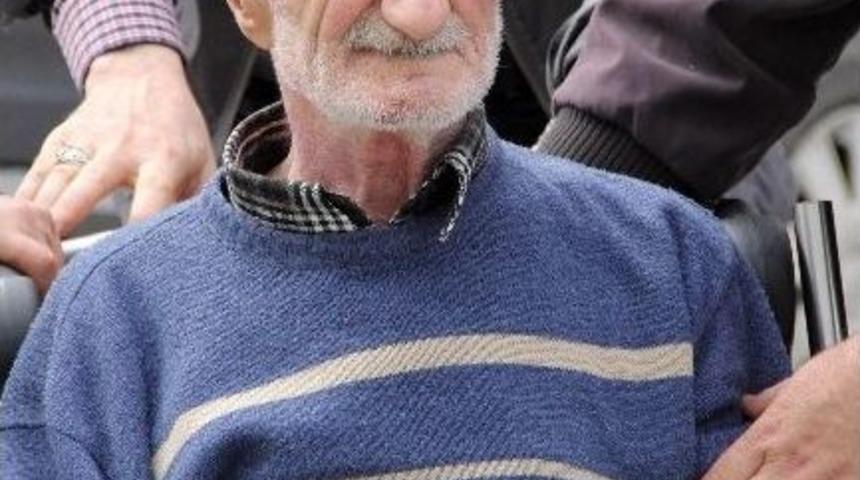 Karısını 50 Bı&ccedil;ak Darbesiyle &Ouml;ld&uuml;ren Koca Hakim Karşısında