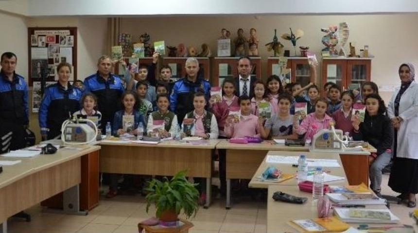 &Ccedil;ayd&uuml;z&uuml; İlk&ouml;ğretim&rsquo;de Kitap Dağıtıldı