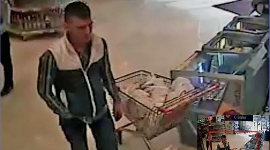 Hırsız İki Kilo Kaşarı Montunun Altına Saklayarak &Ccedil;aldı