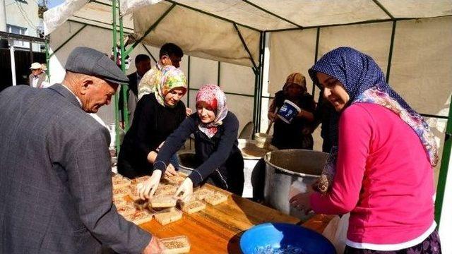 Sarıgöl İlçe Müftülüğünden Bin 500 Kişilik Aşure