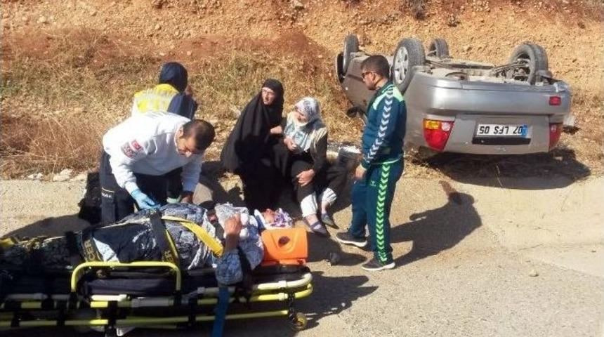 Otomobile Giren Arı Kazaya Neden Oldu: 3 Yaralı