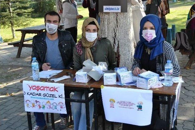 Saü’lü Öğrenciler Lösemiye Dikkat Çekmek İçin Bilgilendirme Standı Açtı