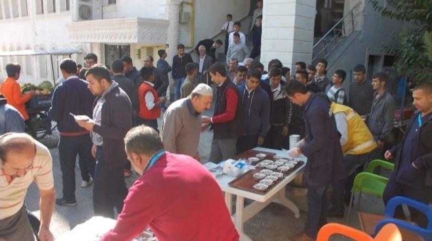 &Ouml;zel Park Hospital Hastanesinden Cami Cemaatine Aşure İkramı
