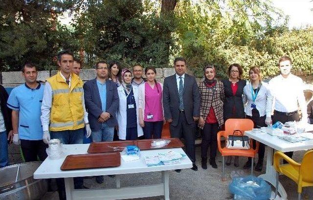 Özel Park Hospital Hastanesinden Cami Cemaatine Aşure İkramı