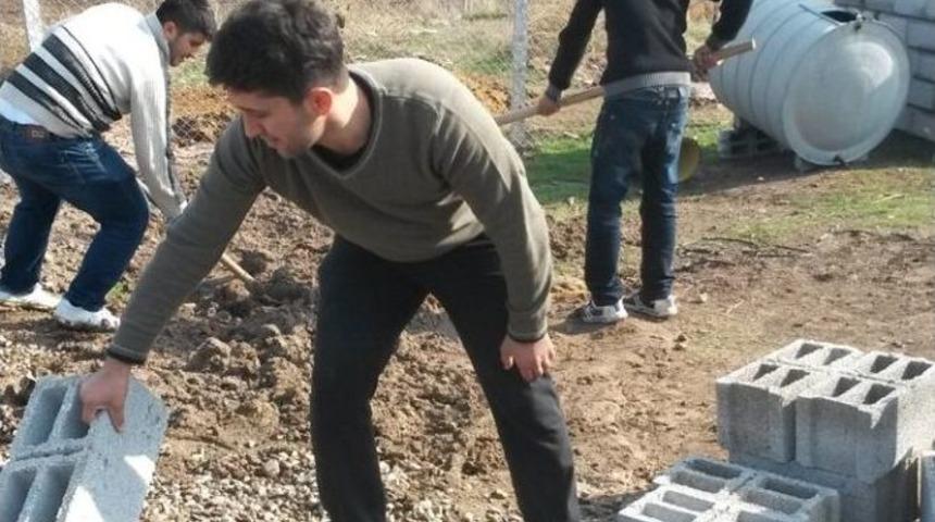 Fedakar &Ouml;ğretmen G&ouml;rev Yaptığı Okulun &Ccedil;ehresini Değiştirdi
