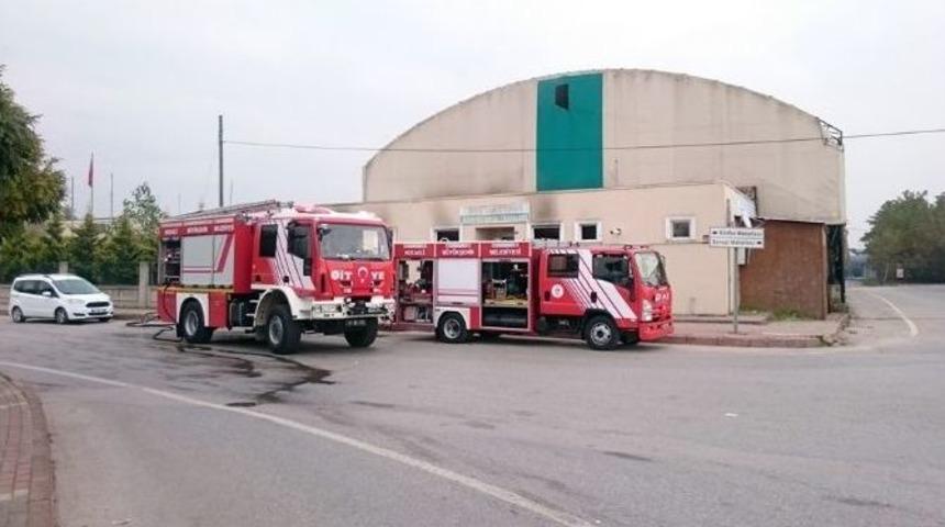 Kocaeli&rsquo;de Spor Tesislerinde Yangın Paniği