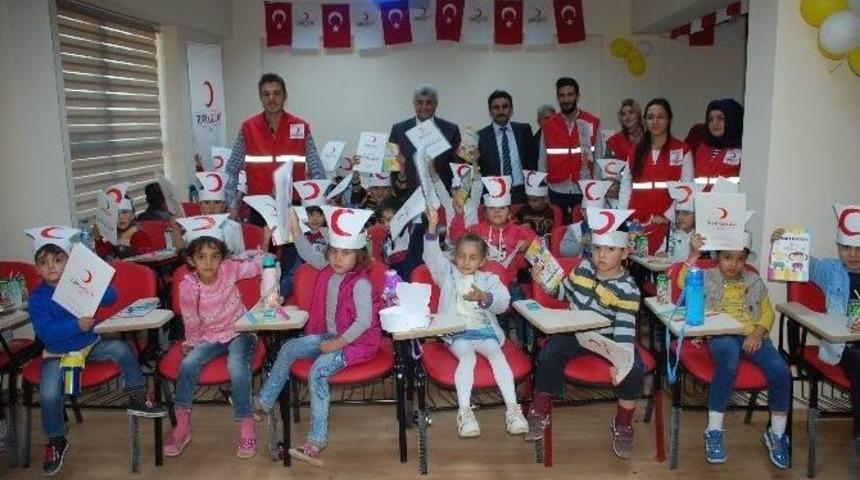 Anaokulu &Ouml;ğrencilerinden, Kızılay&rsquo;ı Ziyaret Etti