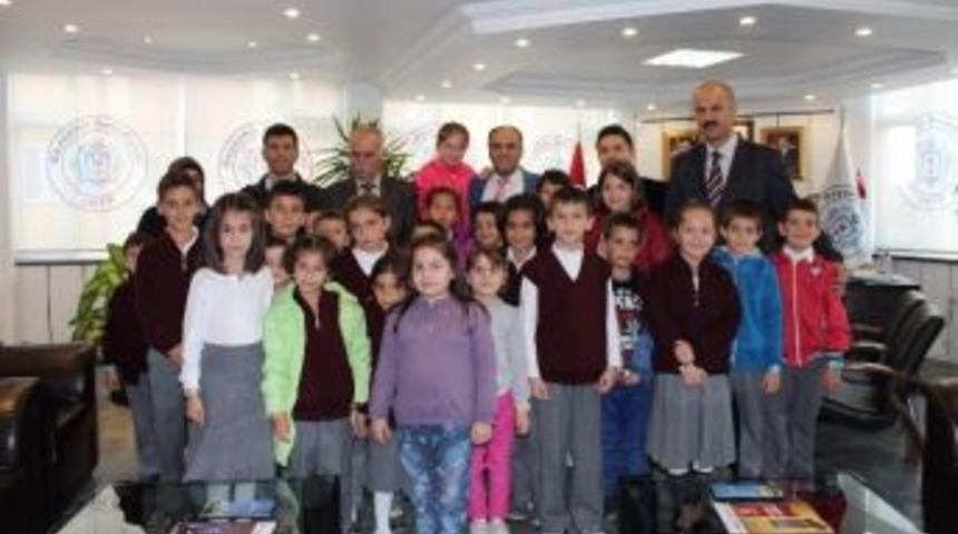İlkokul &Ouml;ğrencilerinden Başkan &Ouml;zaltun&rsquo;a Teşekk&uuml;r Ziyareti