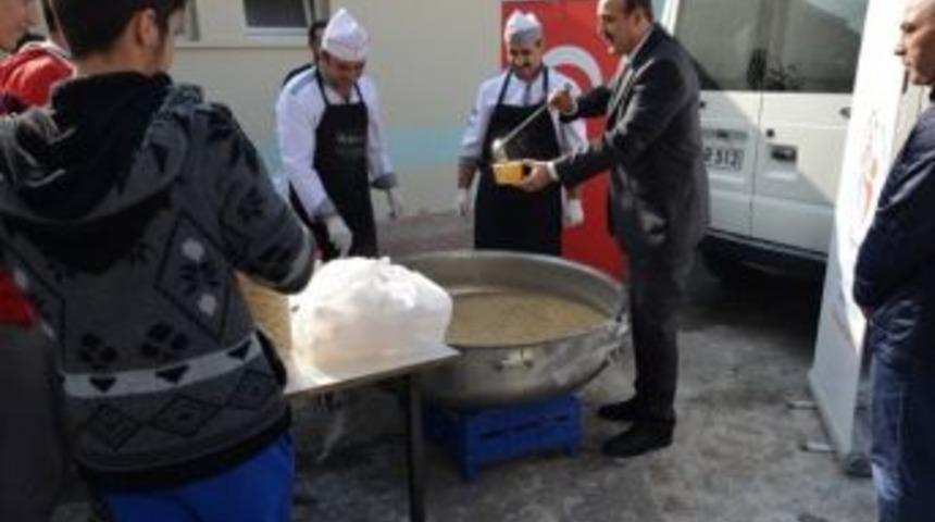 Gen&ccedil;lik Hizmetleri Ve Spor İl M&uuml;d&uuml;rl&uuml;ğ&uuml;&rsquo;nden Aşure İkramı