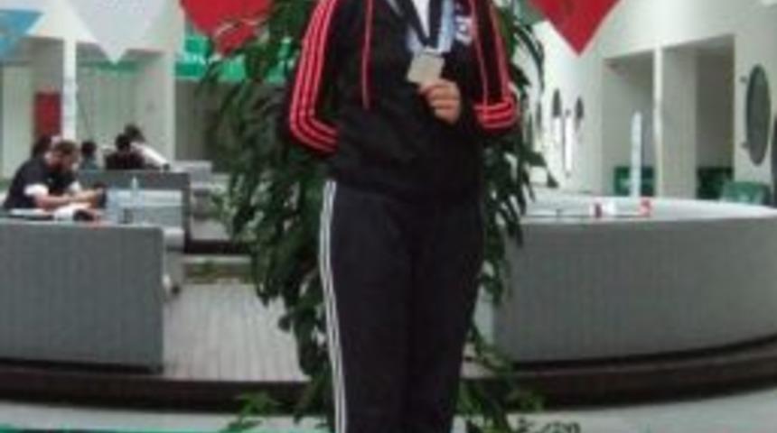 Antalya Polis G&uuml;c&uuml; Sporcusu T&uuml;rkiye İkincisi Oldu