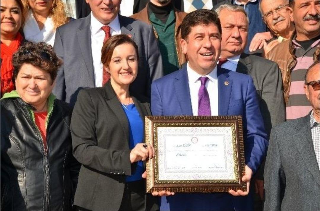 Milletvekili T&uuml;z&uuml;n Mazbatasını Aldı