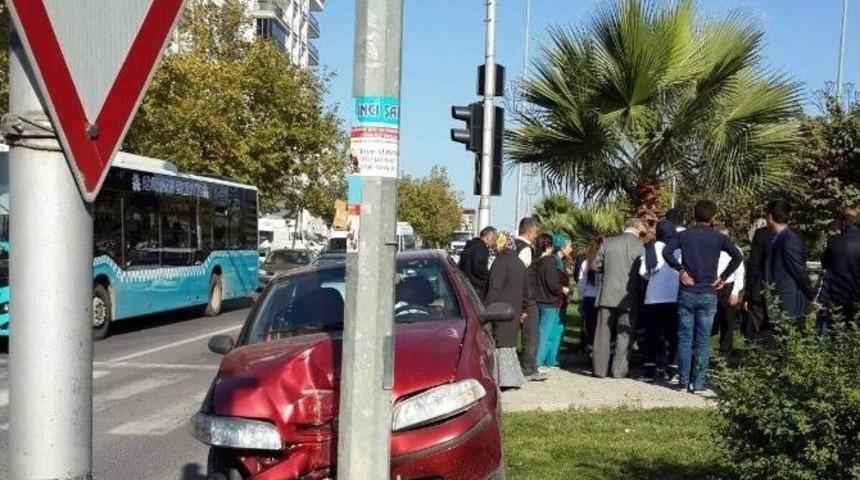 Motosiklete &Ccedil;arpmamak İ&ccedil;in Direğe &Ccedil;arptı