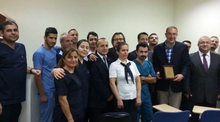 &Uuml;nl&uuml; Profes&ouml;r Meslekte 25&rsquo;inci Yılını Kutladı