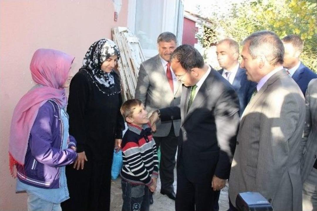 Cumhurbaşkanı Erdoğan, Hayvansever Minik &Ouml;mer Faruk&rsquo;a K&ouml;pek Hediye Etti