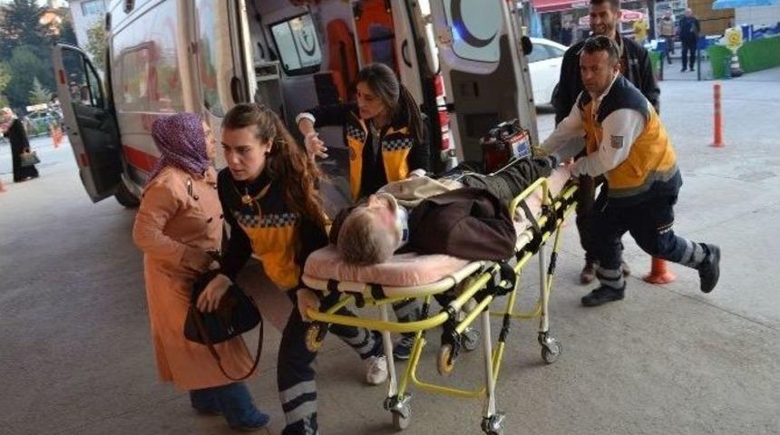 Kamyonetin &Ccedil;arptığı Yaşlı Adam Hayatını Kaybetti