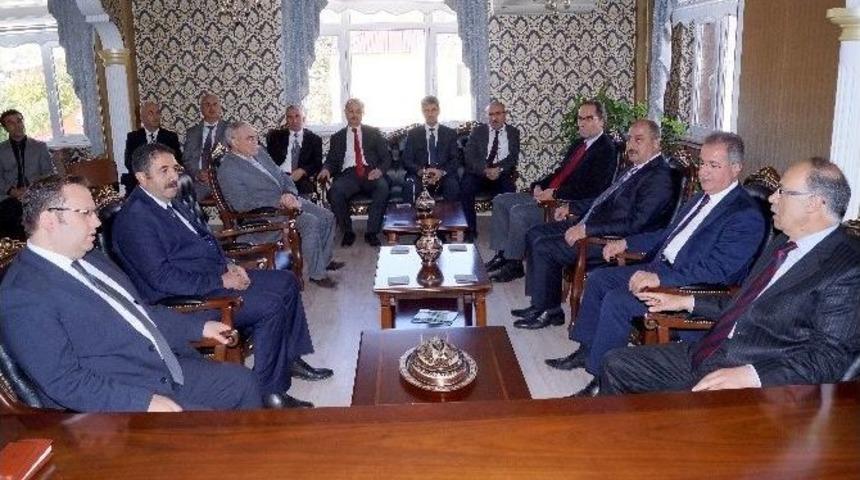 İn&ouml;n&uuml; &Uuml;niversitesi Senatosu Kuluncak&rsquo;ta Toplandı