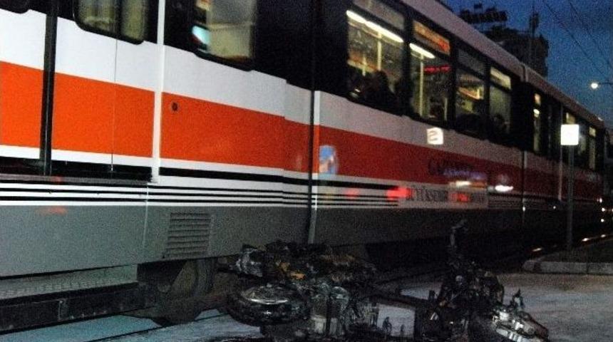 (&ouml;zel Haber) Otomobile &Ccedil;arpan Motosiklet K&uuml;l Oldu