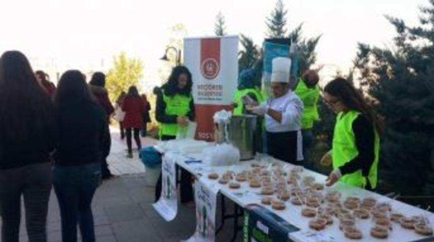 G&ouml;n&uuml;ll&uuml;ler &Uuml;niversitelilerin Ağızlarını Tatlandırdı