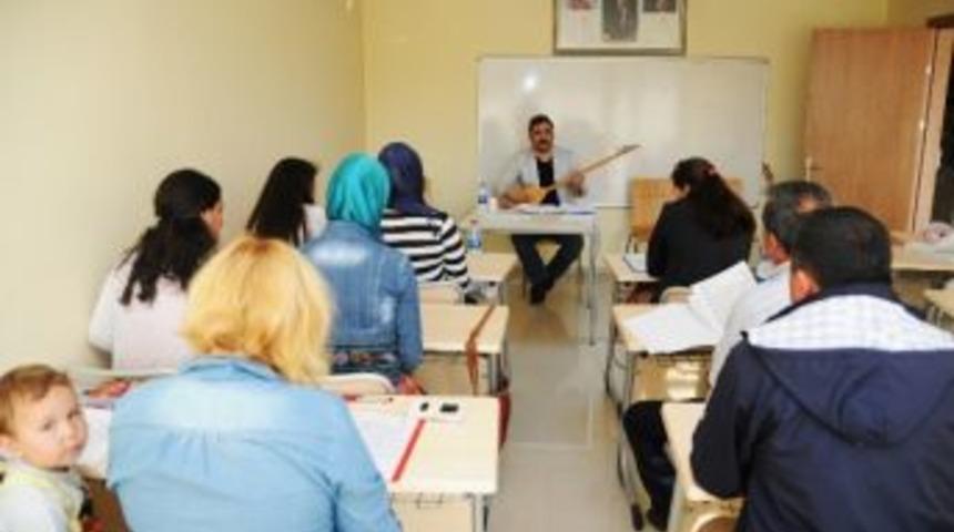 Pursaklar&rsquo;da T&uuml;rk Halk M&uuml;ziği Kursu Kayıtları S&uuml;r&uuml;yor
