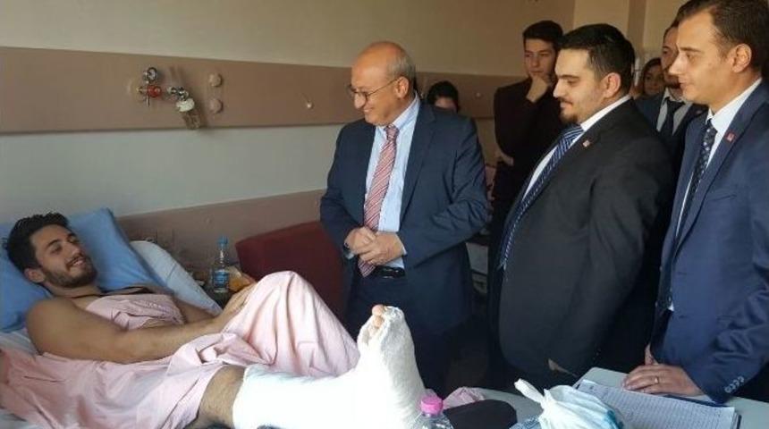 Çakırözer, Kaza Geçiren Esogü Rugby Takımı Sporcularını Ziyaret Etti