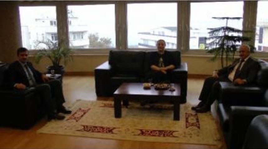 Rekt&ouml;r &Ccedil;akar Belediye Başkanı Yemenici&rsquo;yi Ziyaret Etti