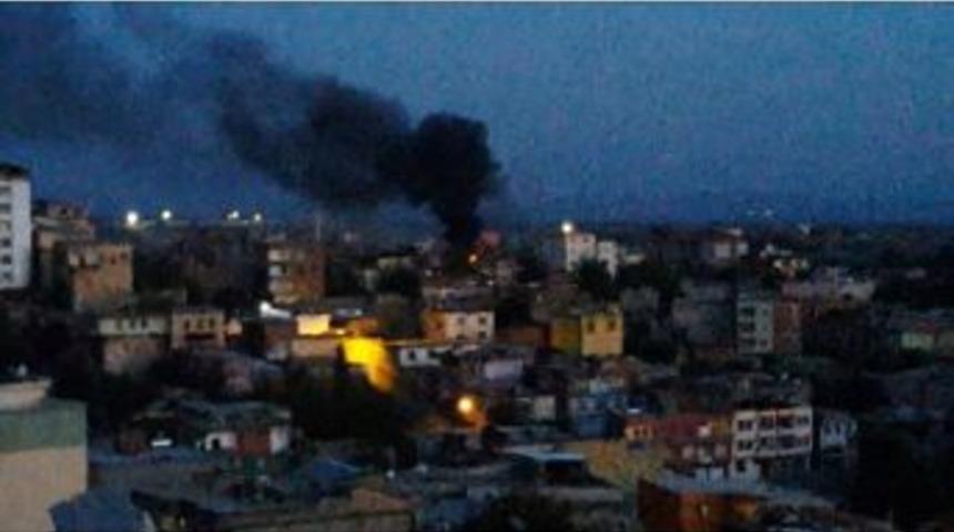 Silvan&rsquo;da Yasak S&uuml;r&uuml;yor