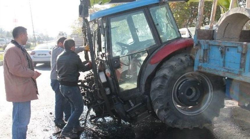 Elazığ&rsquo;da Beton Mikseri Trakt&ouml;r&uuml; İkiye B&ouml;ld&uuml;