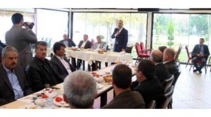 Başkan Karaosmanoğlu, Karam&uuml;rselli Muhtarlarla Buluştu