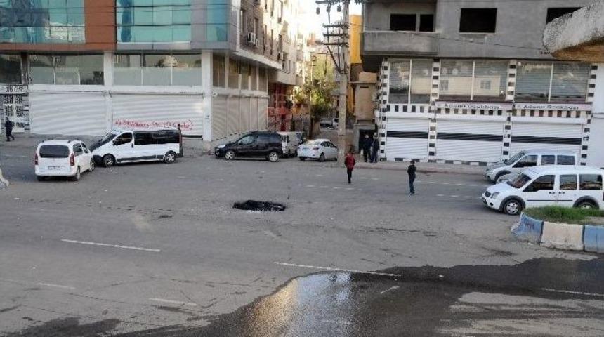 Ter&ouml;ristlerin Barikat Olarak Kullandığı Ara&ccedil;lar Ulaşımı Fel&ccedil; Etti