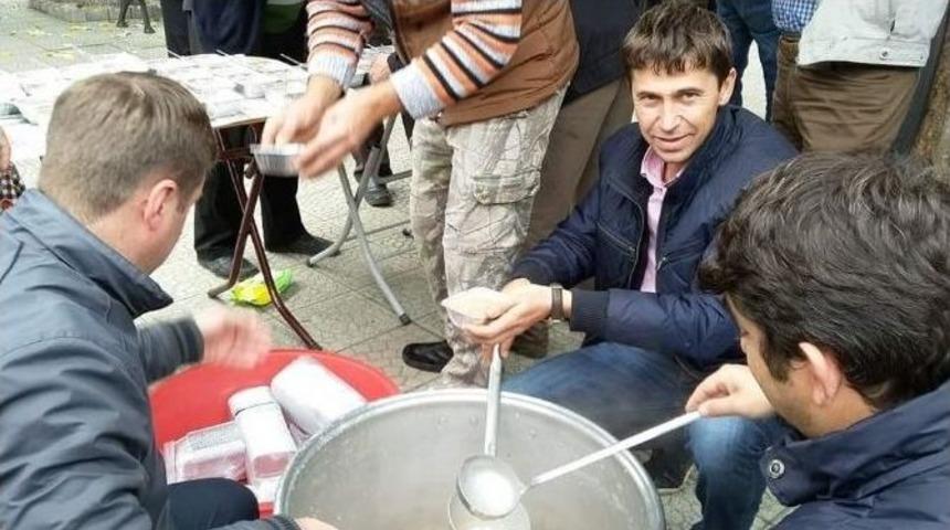 Başkan Taşkın Aşure Dağıttı