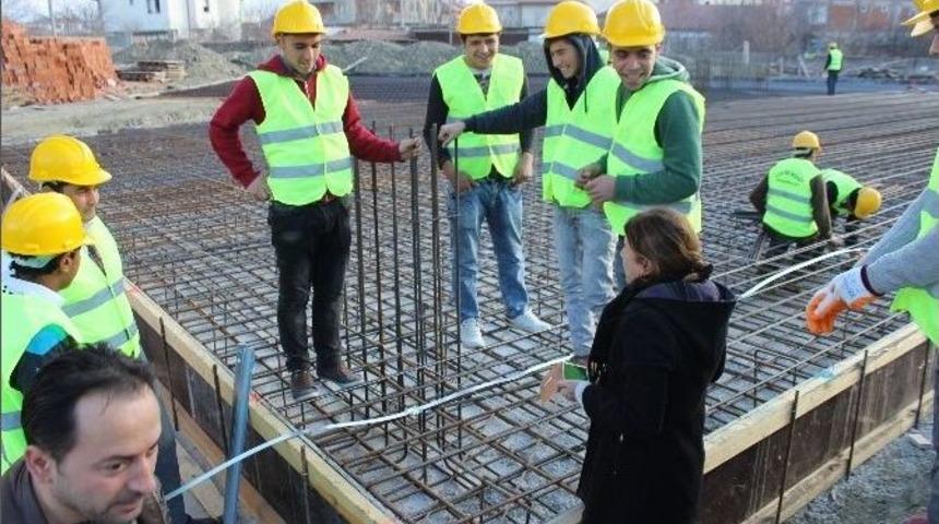 Metem Öğrencileri İnşaatta Uygulamalı Eğitim Yaptı