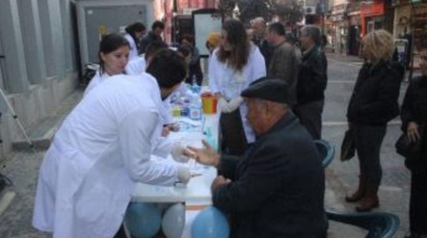 &Uuml;niversite &Ouml;ğrencilerinden Diyabete Farkındalık