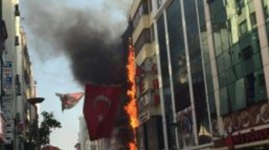 Chp Karşıyaka İl&ccedil;e Başkanlığı&rsquo;nda Yangın &Ccedil;ıktı