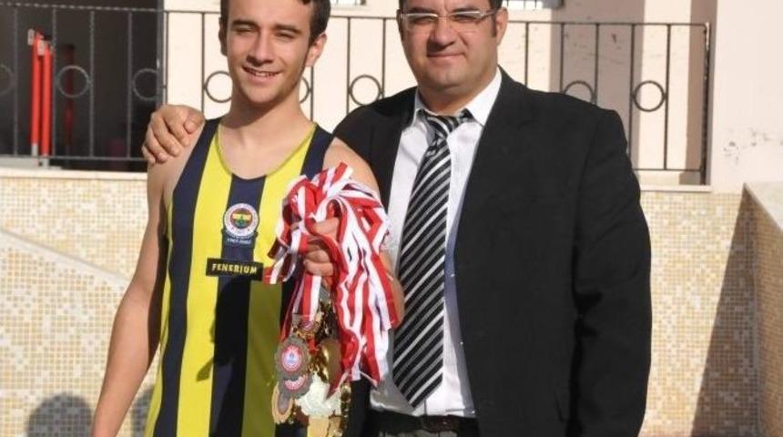 Madalya Avcısı Berke, Artık Fenerbah&ccedil;e İ&ccedil;in Koşacak