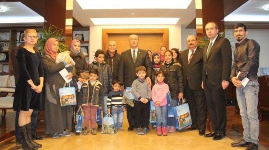 Göçmenlerden Vali Kara’ya Ziyaret