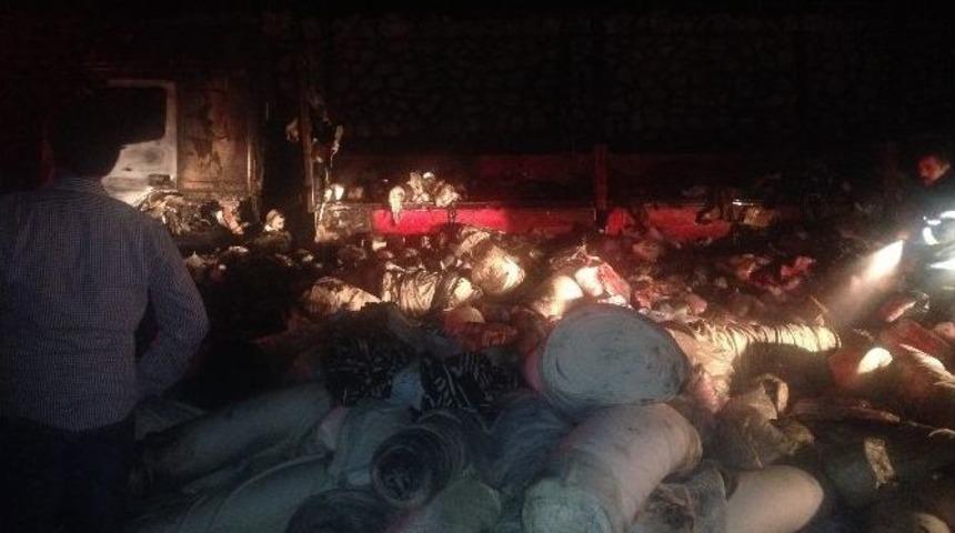 Seyir Halindeki Tır Alev Alev Yandı