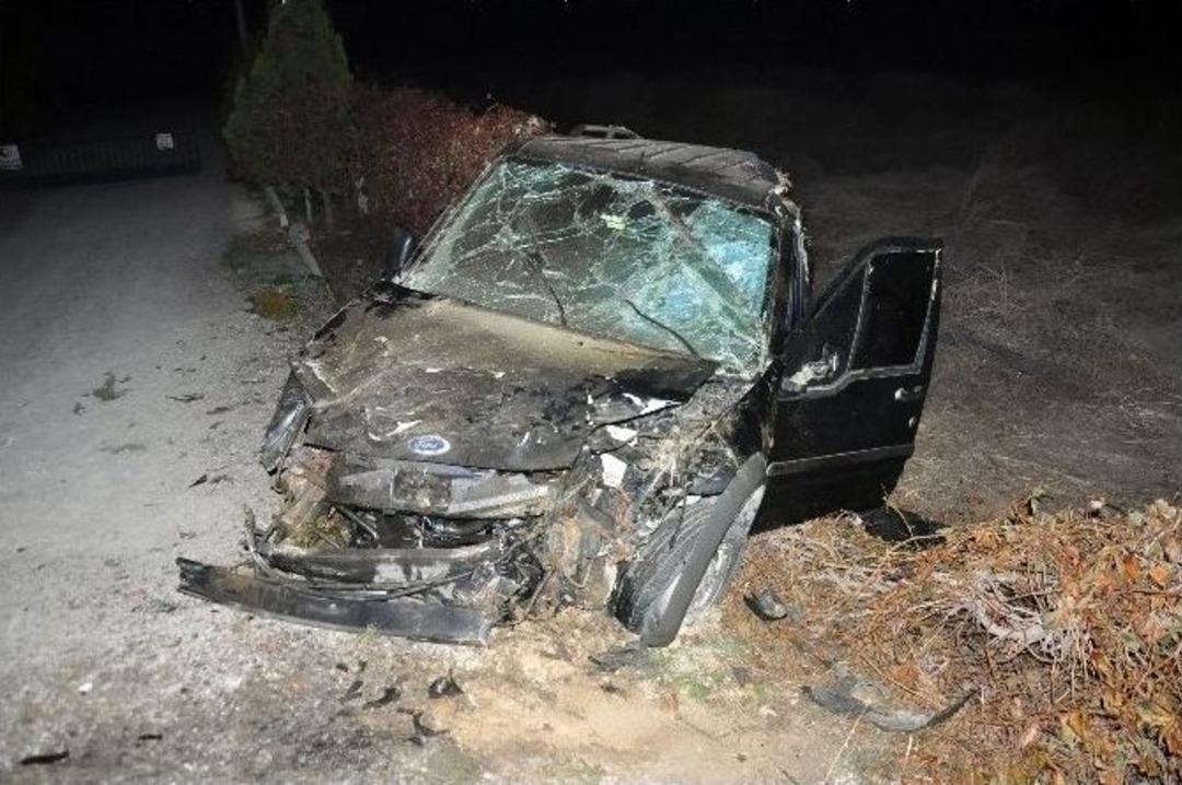 Cenazeden D&ouml;nerken Kaza Yaptılar: 4 &Ouml;l&uuml;, 2 Yaralı