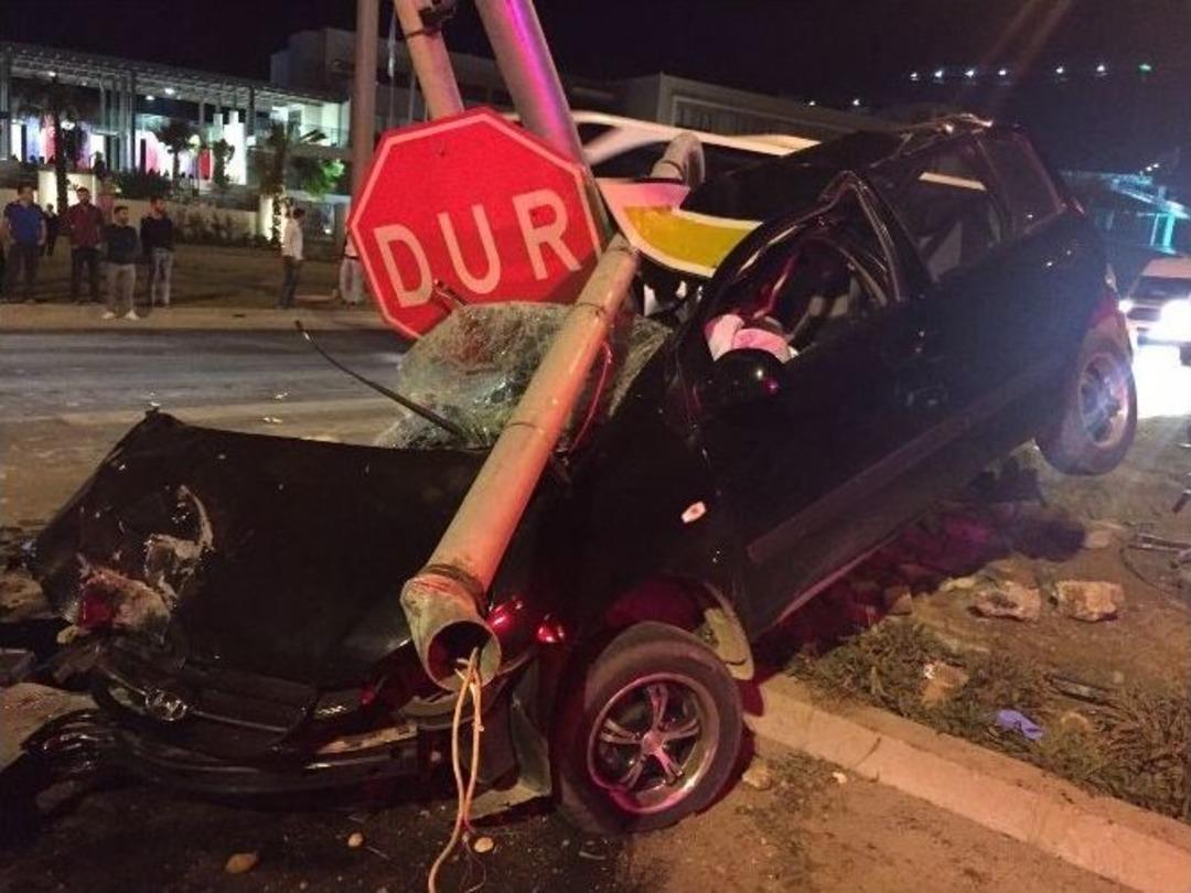 Antalya&rsquo;da Trafik Kazası : 1 &Ouml;l&uuml;, 1 Yaralı